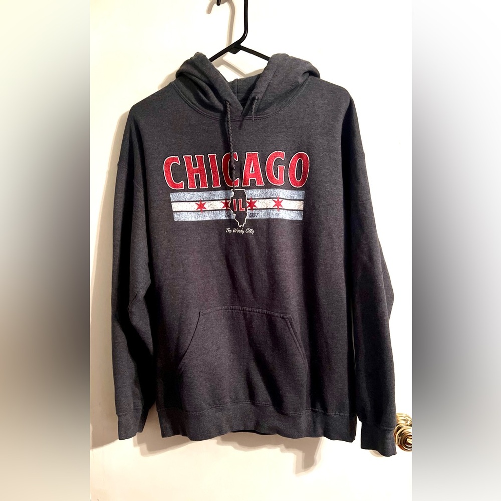 Gildan Chicago Graphic Hoodie Urban Grunge Dark Gray Red and White ‎-Size Large